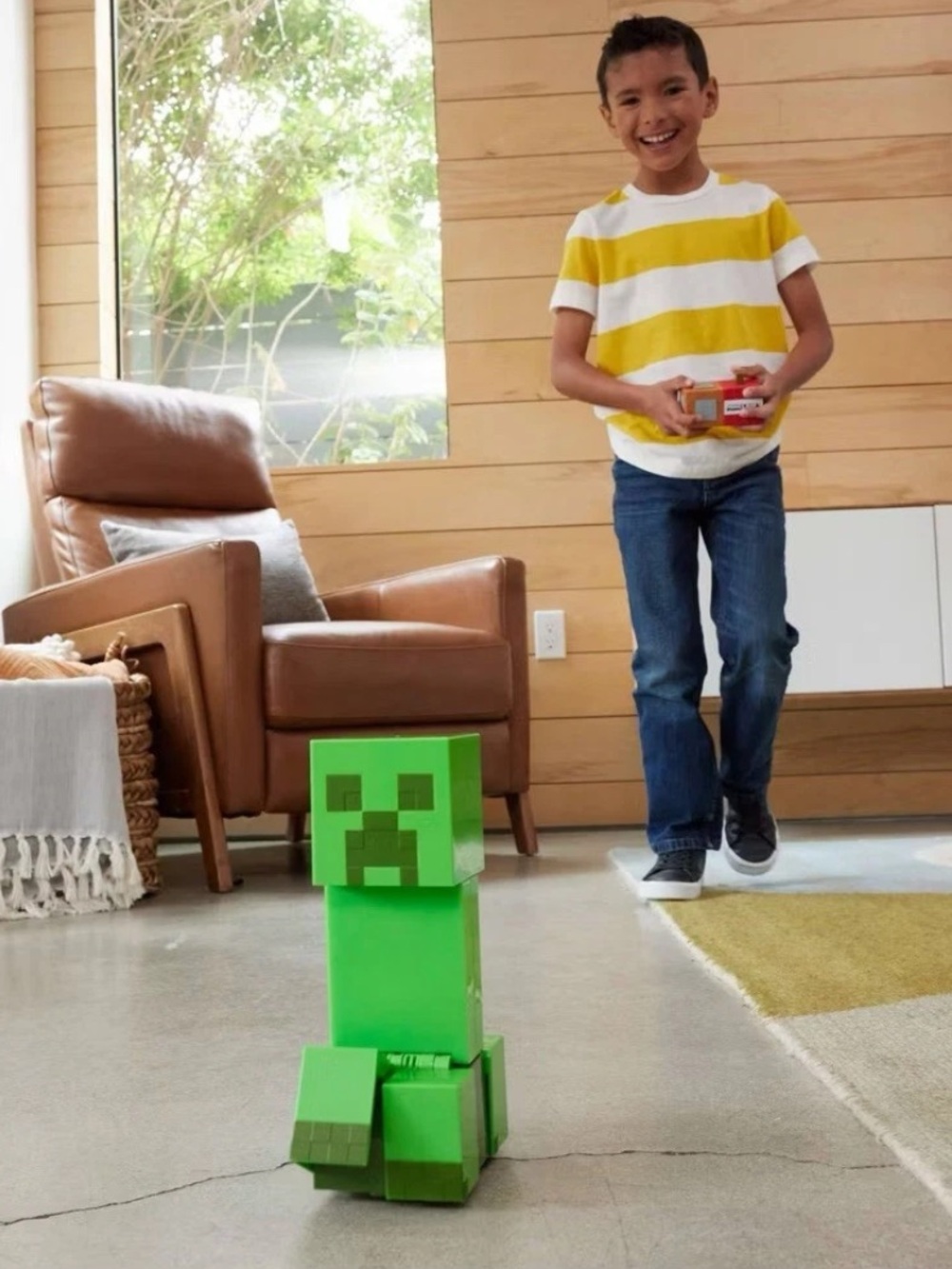Minecraft Exploding RC Creeper Toy with Remote Control & Digital Item Code NEW - Picture 4 of 8